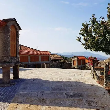 Casa de Férias Casa Da Escola Lobios